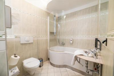 26 - Romance with a bath